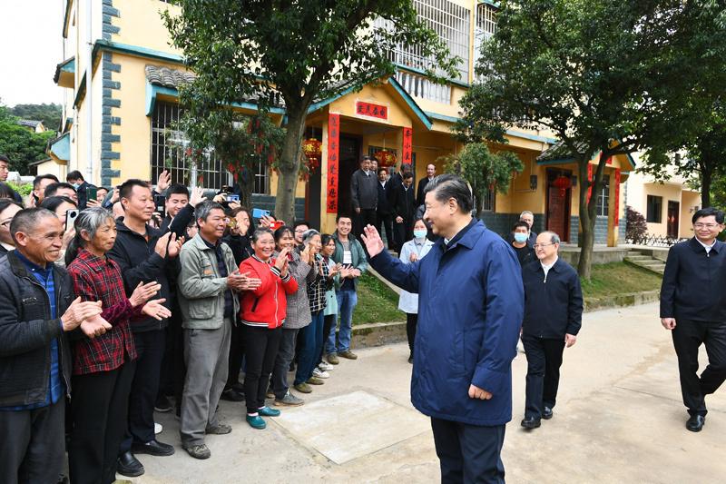 2021年4月25日，习近平总书记在广西桂林市全州县才湾镇毛竹山村考察时，同乡亲们亲切交流。新华社记者 谢环驰 摄.jpg?x-oss-process=style/w10