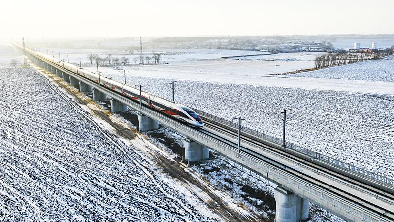 2023年1月15日，复兴号家族中最“抗冻”、最智能的成员——复兴号高寒智能动车在东北大地上飞驰而过。