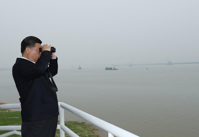 2018年4月25日，习近平总书记在湖南省岳阳市城陵矶水文站考察。