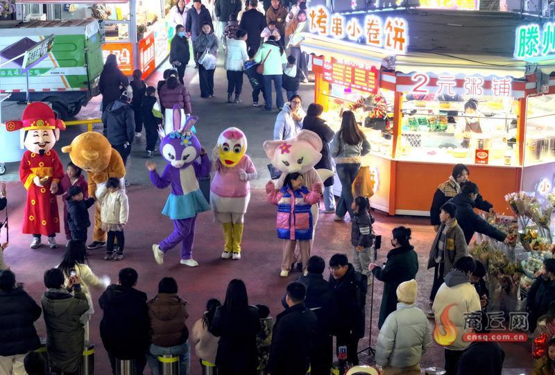 逛夜市 赏夜景 品年味